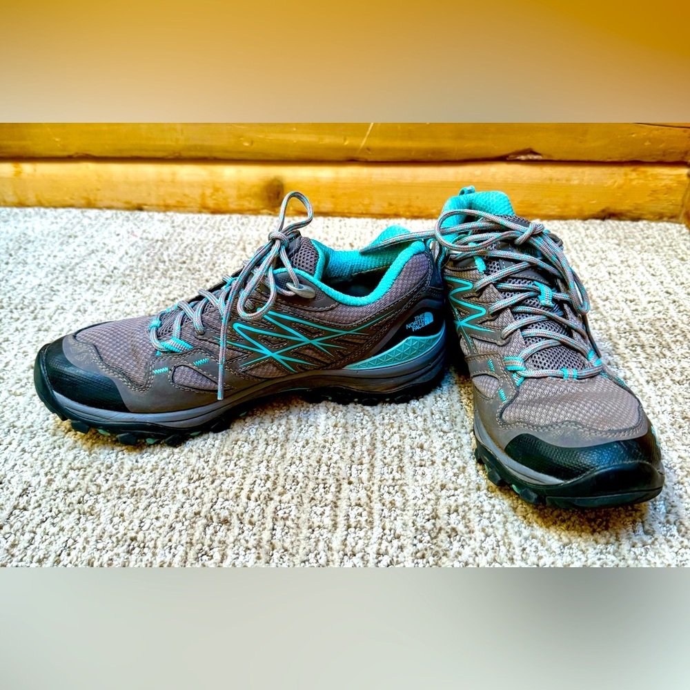 NORTH FACE hiking shoes.  Size 8.5 fits like a size 8